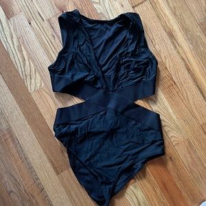H&M cut out one piece